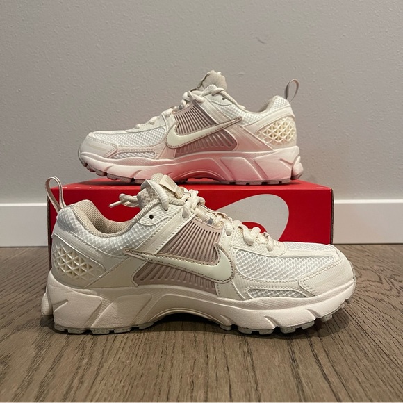NEW Nike Vomero pale ivory - Size 6 - Picture 3 of 6